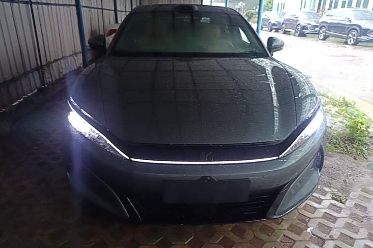 BYD Han L 2025 — 2