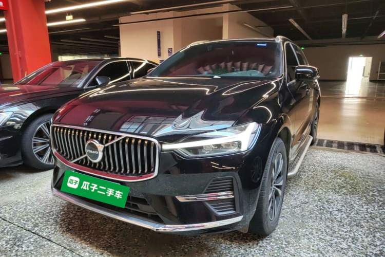 Volvo XC60 2023 — фото 1