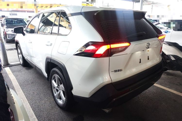 Toyota RAV4 2021 — 4