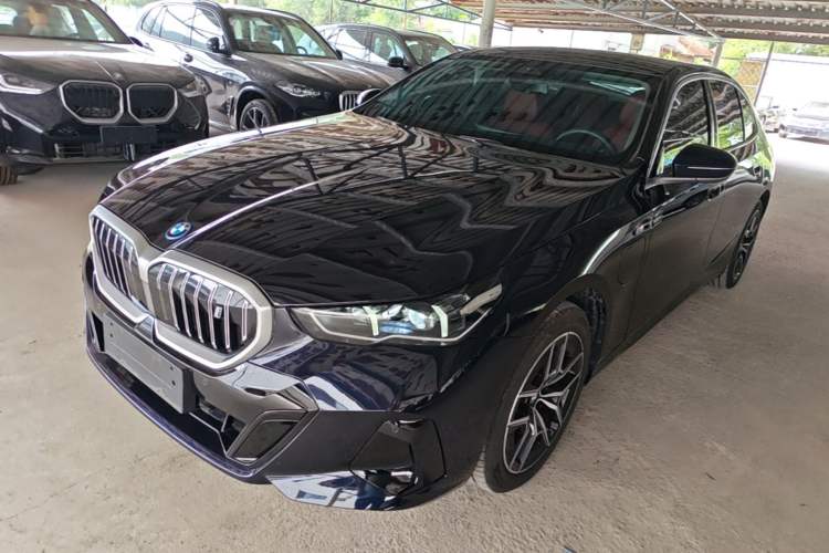 BMW i5 2025 — фото 1
