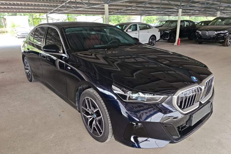 BMW i5 2025 — фото 3