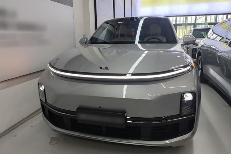 Li Auto L8 2025 — 2