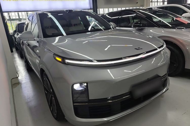 Li Auto L8 2025 — 3