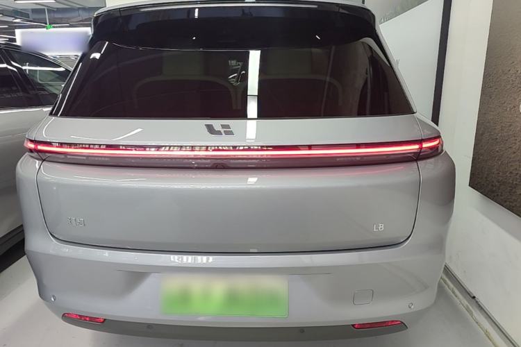 Li Auto L8 2025 — 5