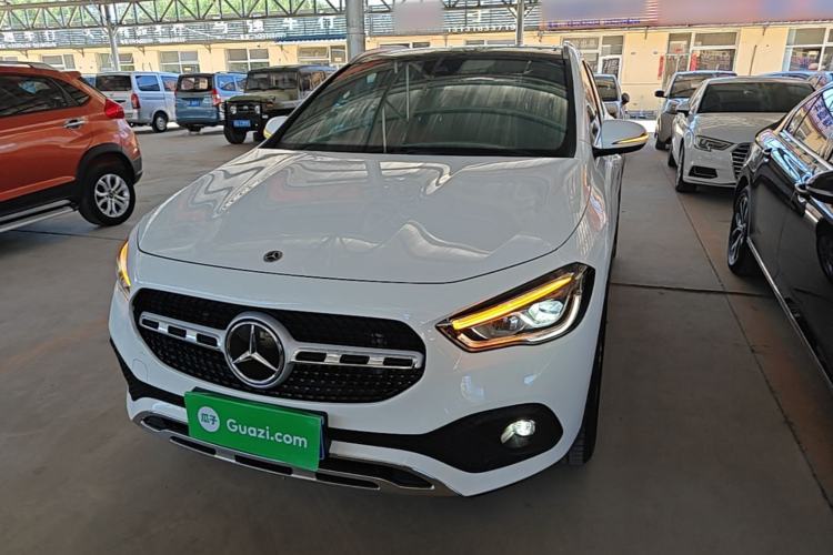 Mercedes-Benz GLA 200 2023 — 2