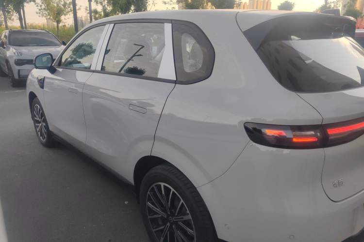 Leapmotor B10 2025 — 4