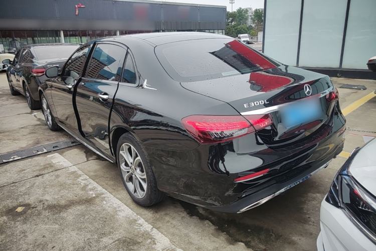 Mercedes-Benz E 300 L 2023 — 4