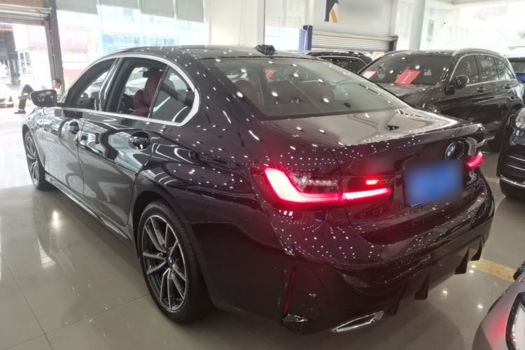BMW 325Li 2026 — 4
