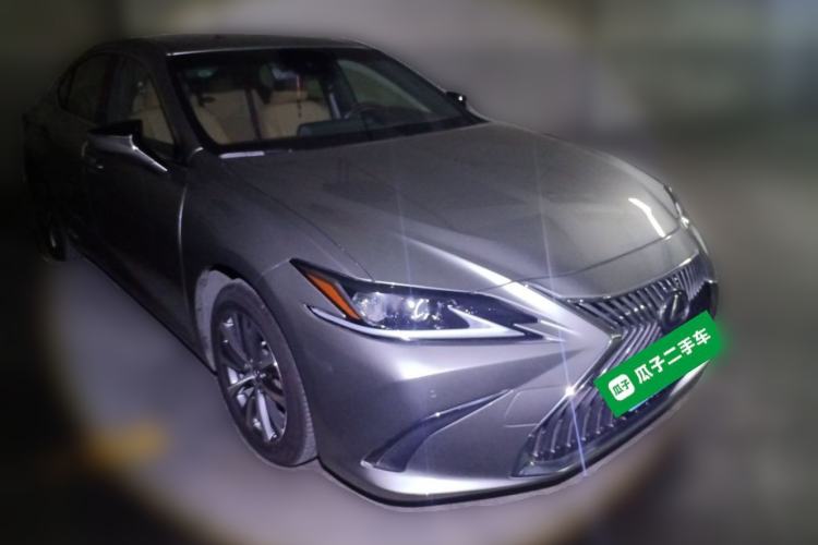 Lexus ES 300h 2020 — 3