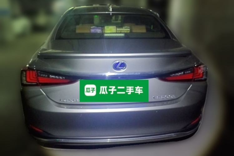 Lexus ES 300h 2020 — 5