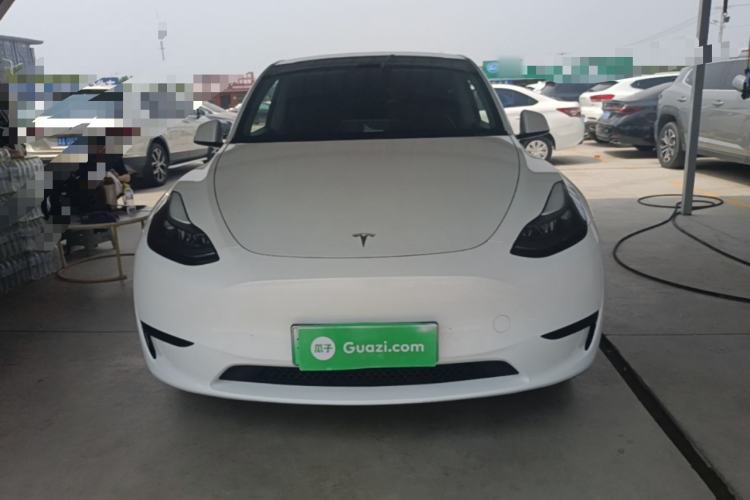 Tesla Model Y 2024 — 2