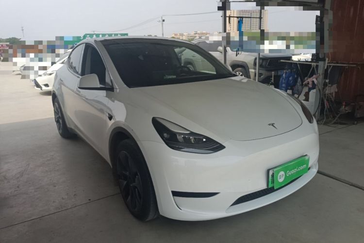 Tesla Model Y 2024 — 3