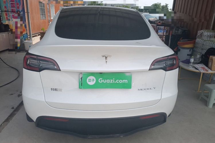 Tesla Model Y 2024 — 5