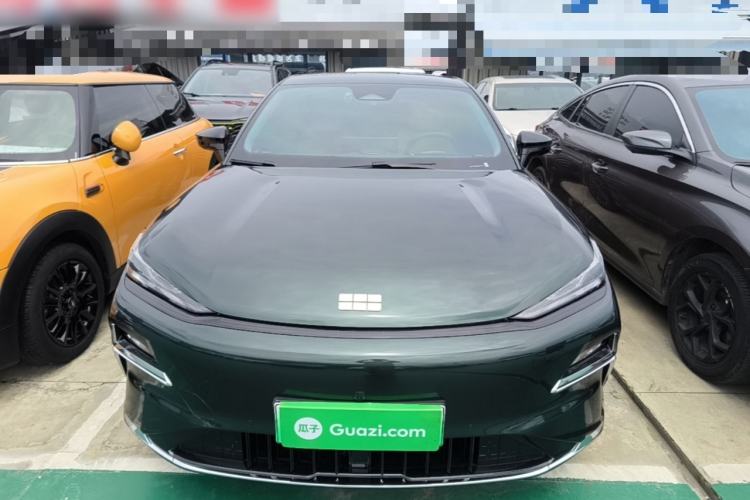 Geely Galaxy 8 2025 — 2