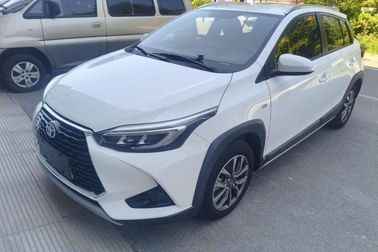 Toyota Yaris 2021 — фото 1
