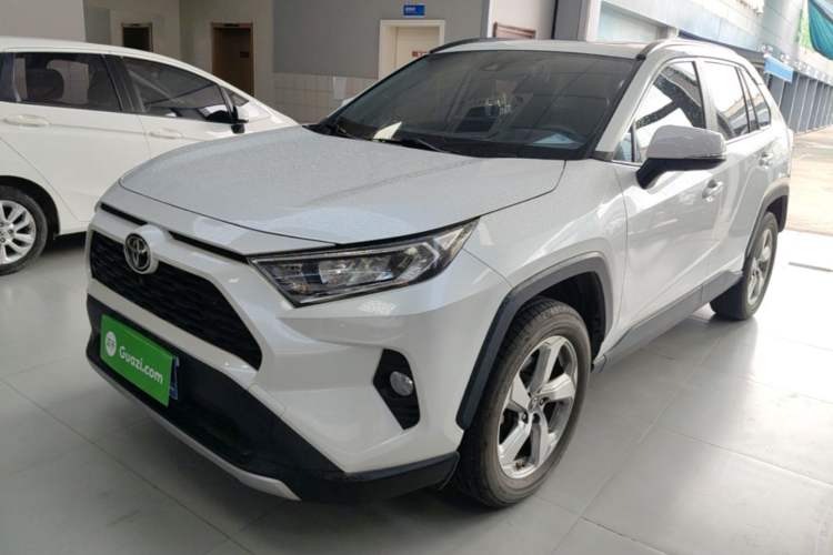 Toyota RAV4 2022 — фото 1