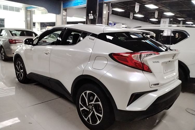 Toyota C-HR 2020 — фото 4