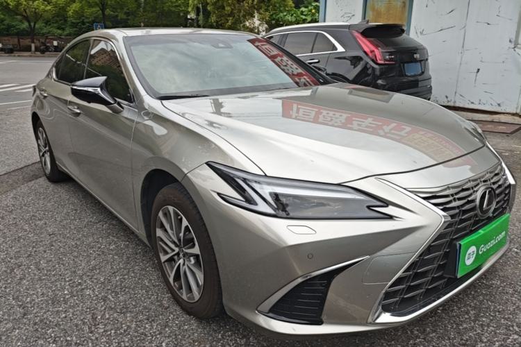 Lexus ES 200 2025 — 3