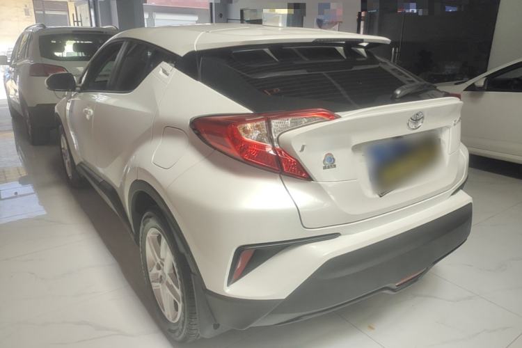 Toyota C-HR 2023 — 4