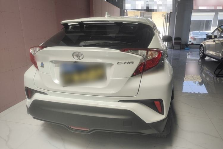 Toyota C-HR 2023 — 5