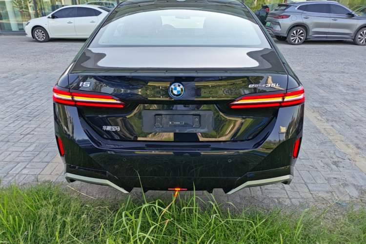 BMW i5 2024 — 5