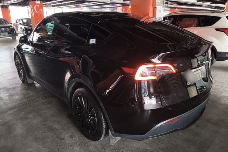 Tesla Model Y 2022 — 4