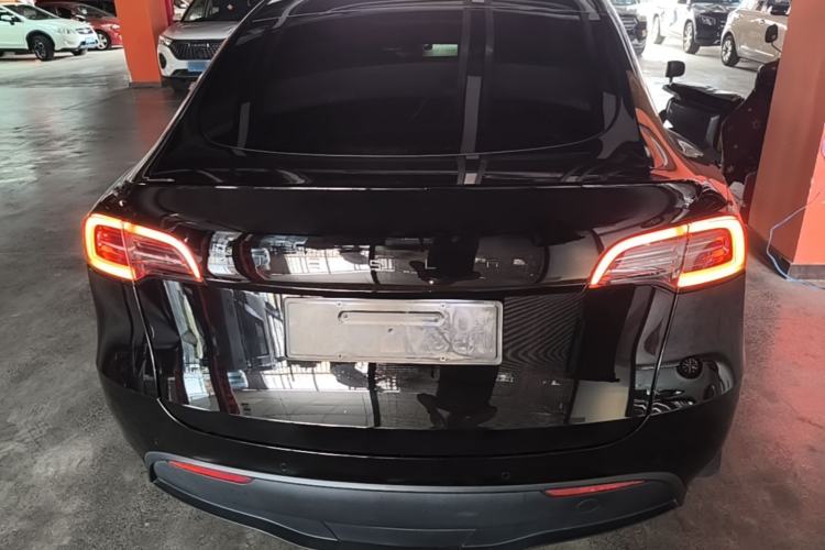Tesla Model Y 2022 — 5