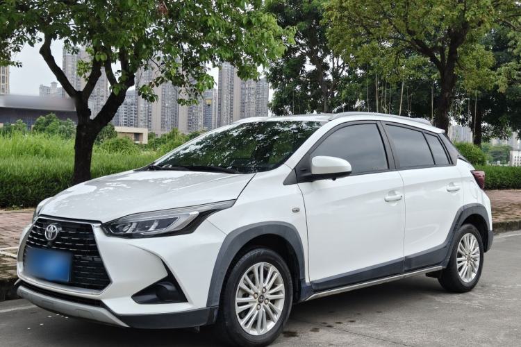 Toyota Yaris 2022 — фото 1