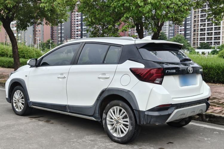 Toyota Yaris 2022 — фото 4