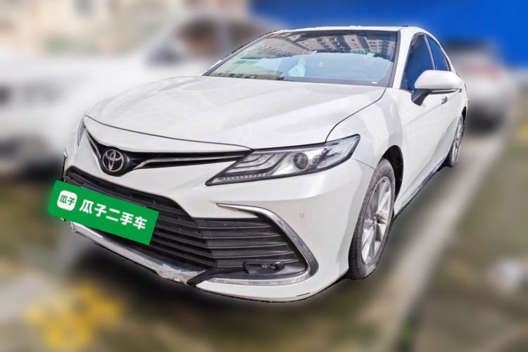 Toyota Camry 2023 — фото 1