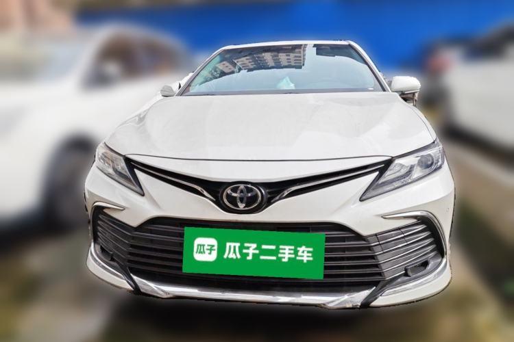 Toyota Camry 2023 — фото 2