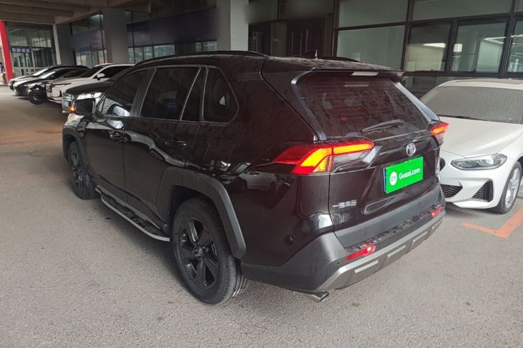Toyota RAV4 2022 — 4