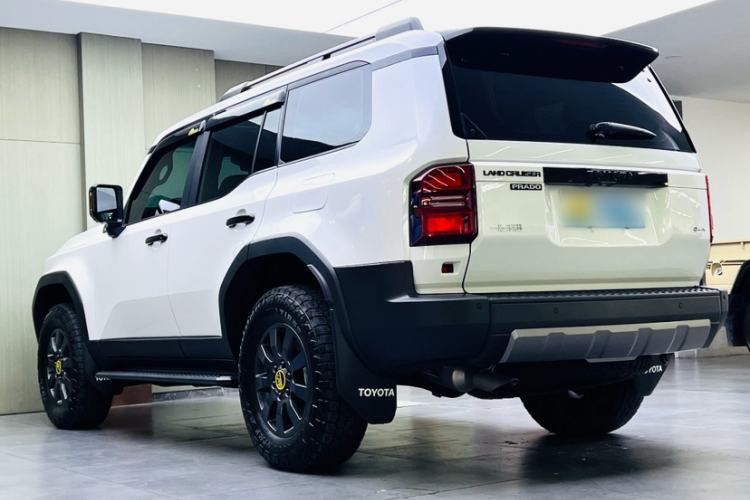 Toyota Land Cruiser Prado 2024 — 4