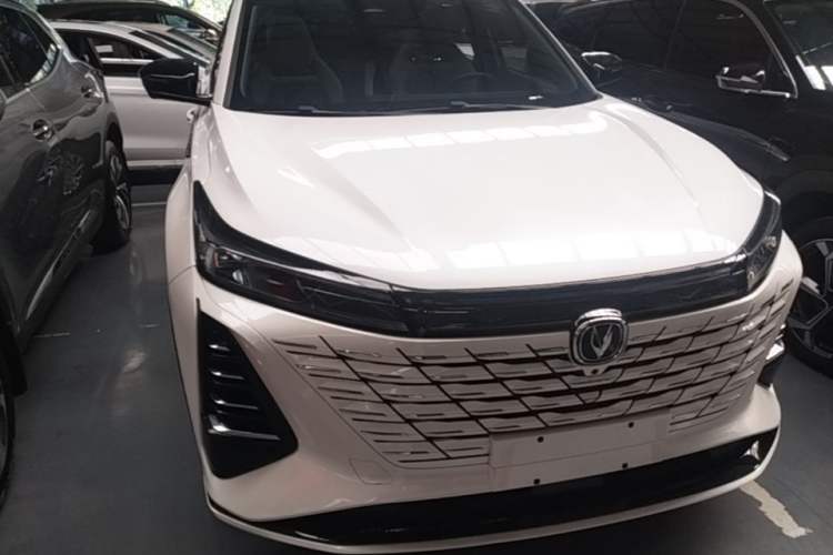 ChangAn CS75 PLUS 2024 — фото 2