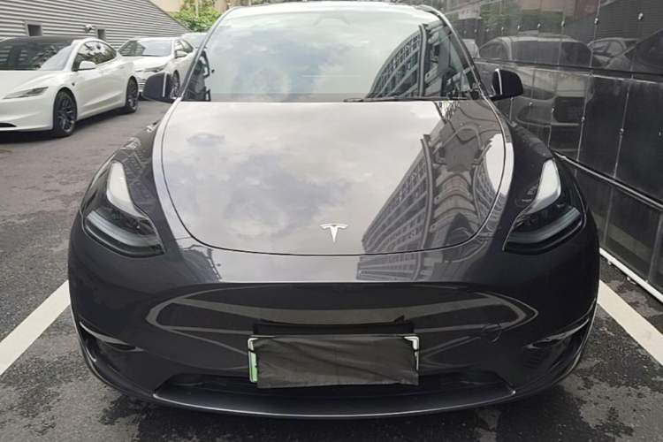 Tesla Model Y 2024 — 2