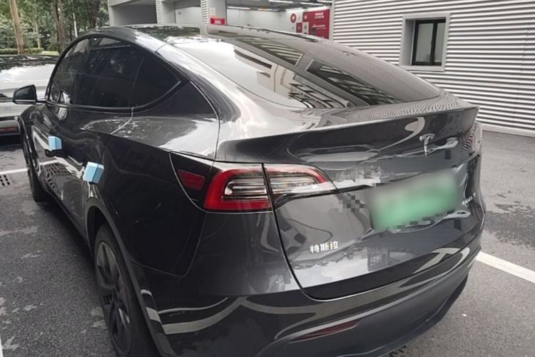 Tesla Model Y 2024 — 4