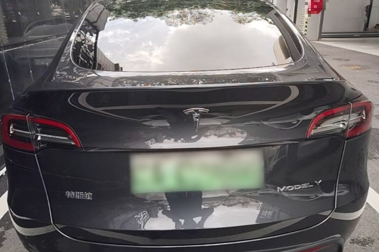 Tesla Model Y 2024 — 5