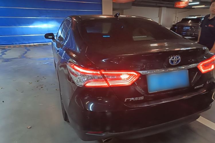 Toyota Camry 2021 — 4