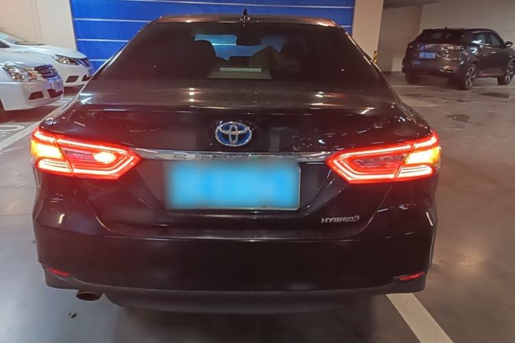 Toyota Camry 2021 — 5