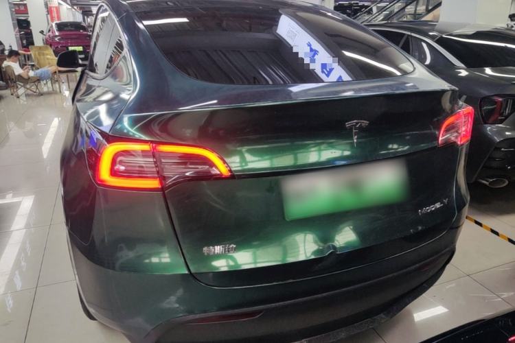 Tesla Model Y 2022 — 5