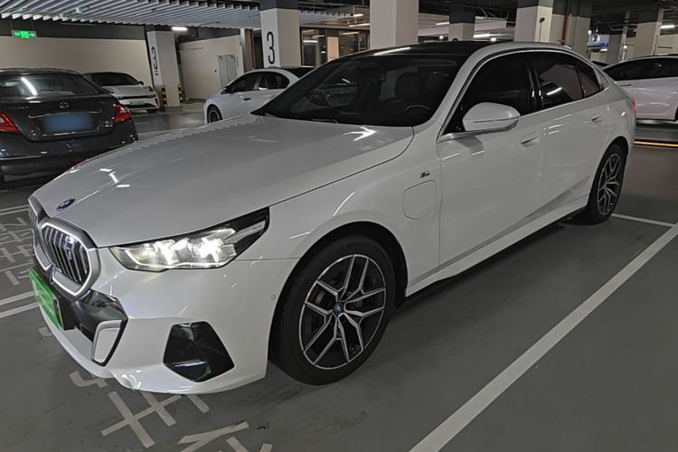 BMW i5 2024 — фото 1