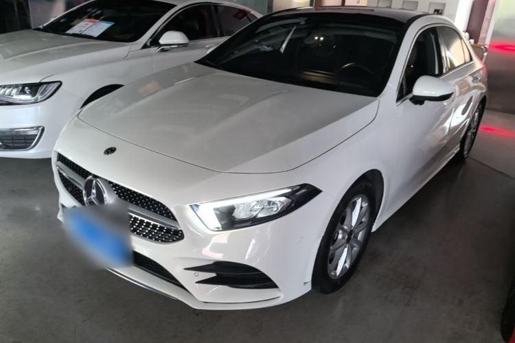 Mercedes-Benz A 200 L 2020 — фото 1