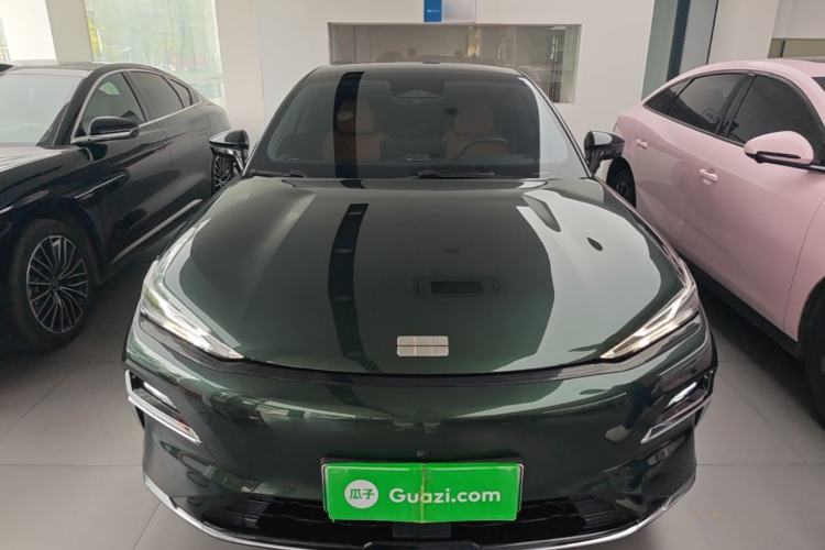 Geely Galaxy 8 2025 — 2