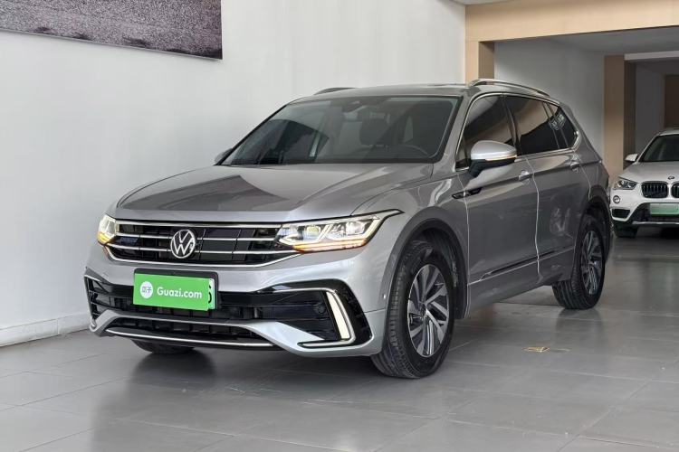 Volkswagen Tiguan L 2022 — фото 1