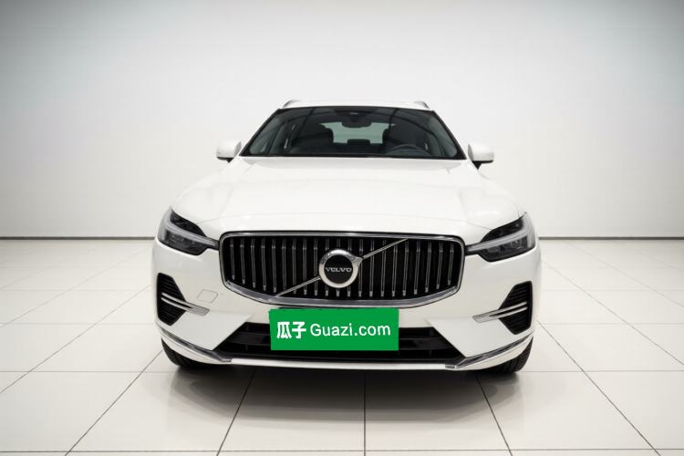 Volvo XC60 2022 — фото 2