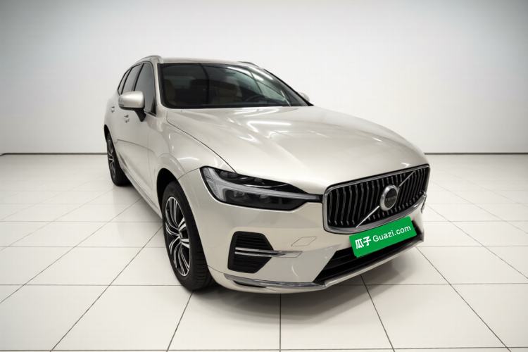 Volvo XC60 2022 — фото 3
