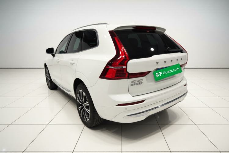 Volvo XC60 2022 — фото 4