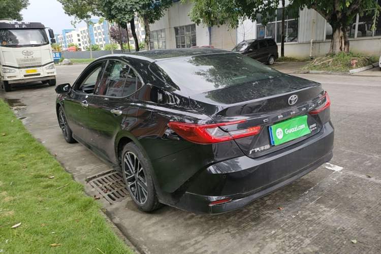 Toyota Camry 2024 — фото 4