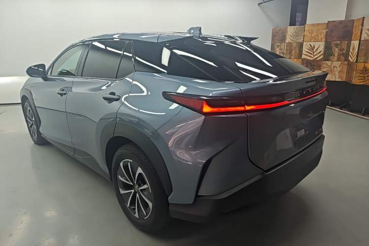 Lexus RZ 450e 2023 — фото 4