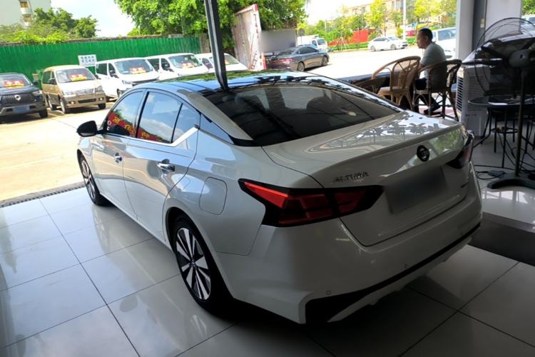 Nissan Altima 2021 — 4